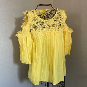 Beautiful yellow blouse open shoulders